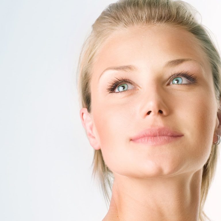 67256337c379b8af462a117f_lumecca-stock-model-preview-2